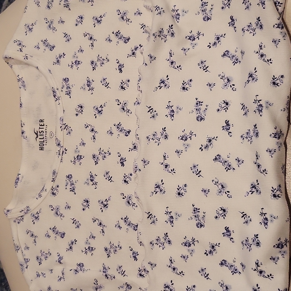 Lady: Hollister Medium